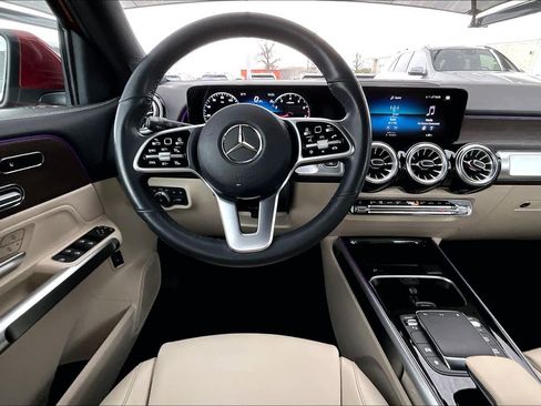 Used 2022 Mercedes-Benz GLB 250 image 7