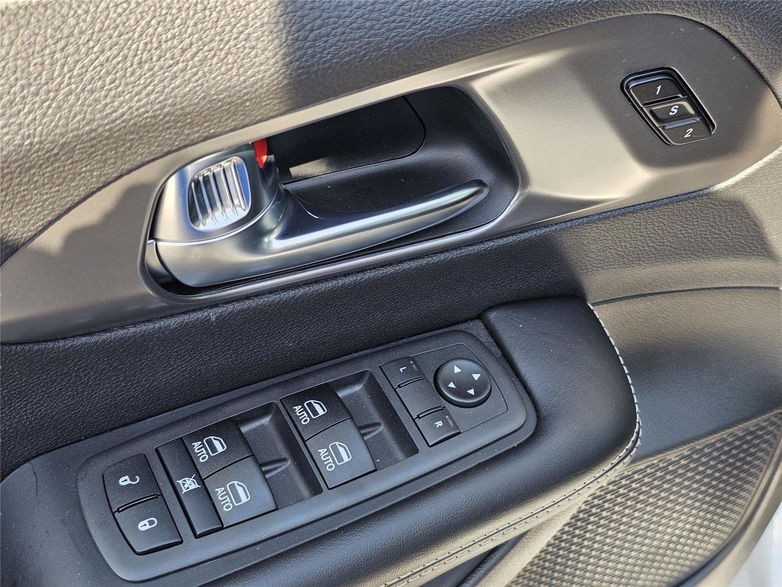 New 2026 Chrysler Pacifica Select w/ S Appearance Package FWD image 16