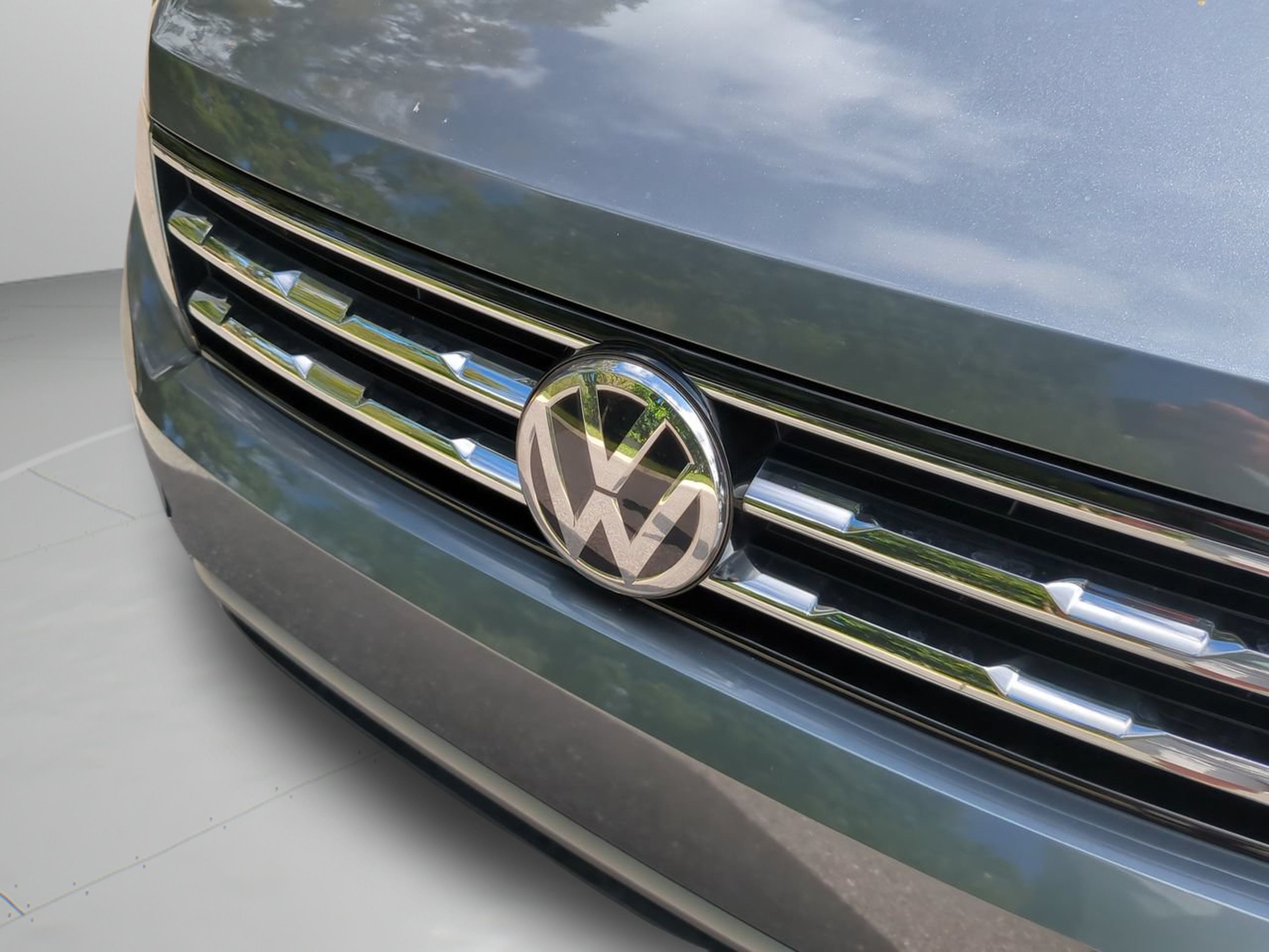 Used 2019 Volkswagen Tiguan SE w/ Panoramic Sunroof Package FWD image 31