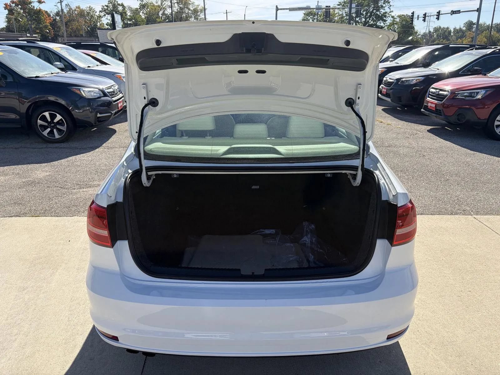 Used 2015 Volkswagen Jetta SE FWD image 32