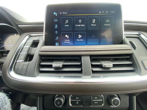 Used 2022 Chevrolet Suburban LT w/ Luxury Package image 27