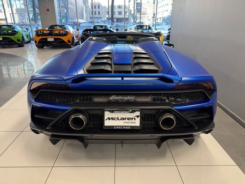 Used 2023 Lamborghini Huracan EVO image 4