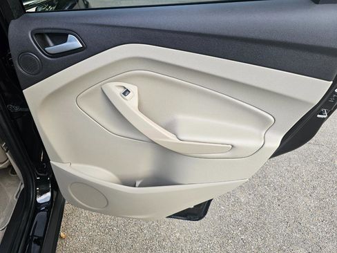Used 2015 Ford Escape SE w/ Equipment Group 201A FWD image 19