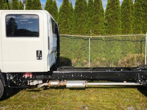 New 2024 Isuzu NPR image 1