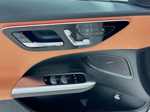 Used 2025 Mercedes-Benz C 300 Sedan image 18