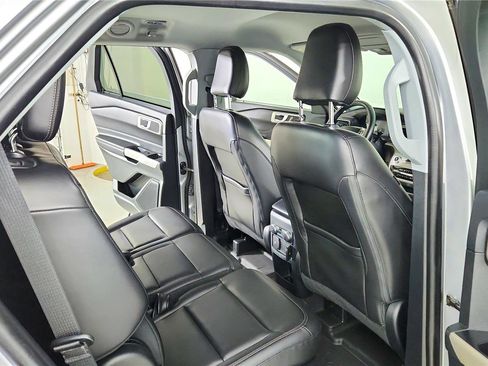 Used 2021 Ford Explorer XLT w/ Equipment Group 202A image 36