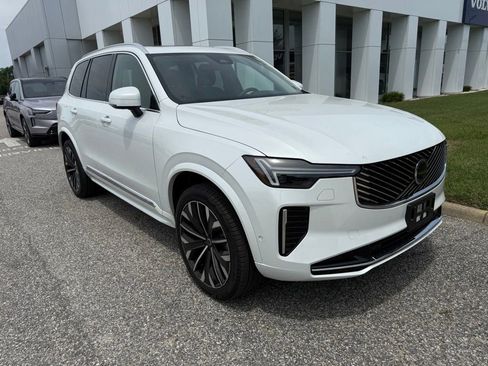 Used 2025 Volvo XC90 B5 Plus w/ Protection Package Premier AWD/4WD image 9