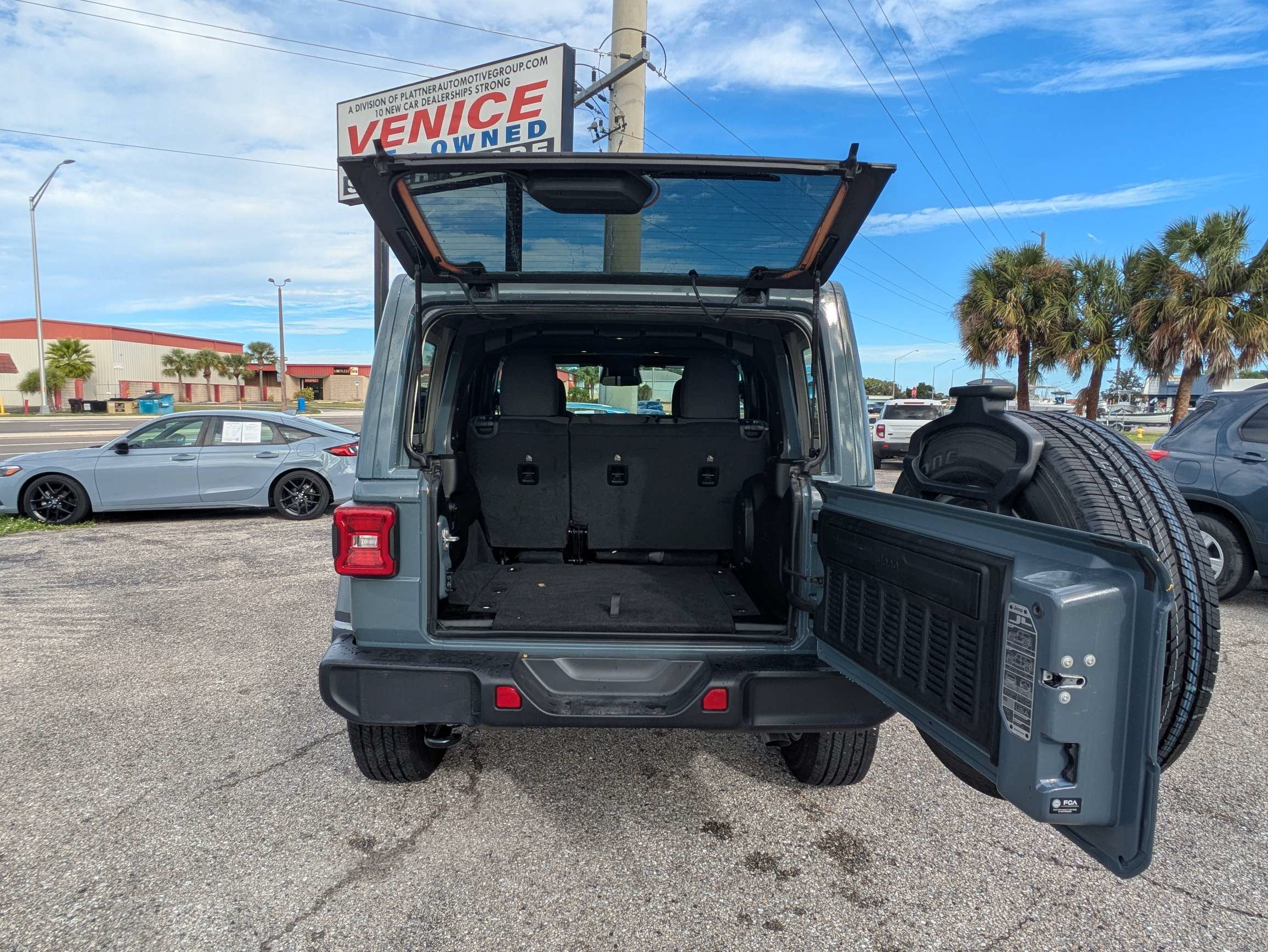 Used 2026 Jeep Wrangler Unlimited Sahara AWD/4WD image 29