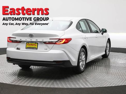Used 2025 Toyota Camry Hybrid FWD image 5