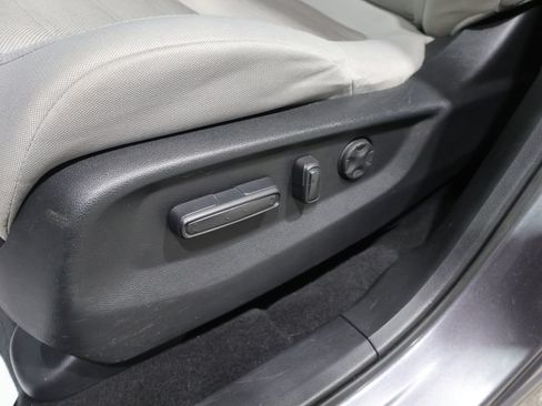 Used 2018 Honda CR-V EX image 12