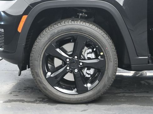 New 2025 Jeep Grand Cherokee L Limited w/ Black Appearance Package image 31