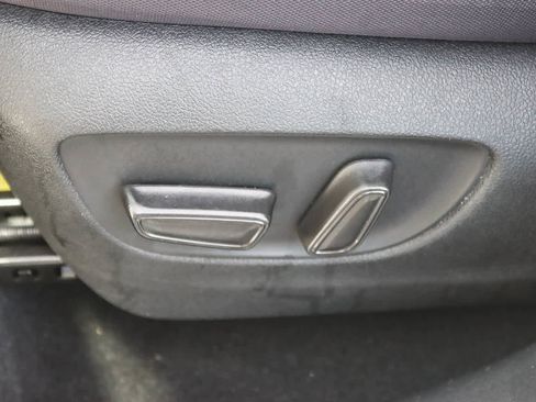 Used 2020 Toyota Highlander LE image 20