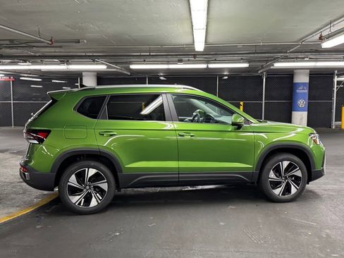 New 2025 Volkswagen Taos SE image 42