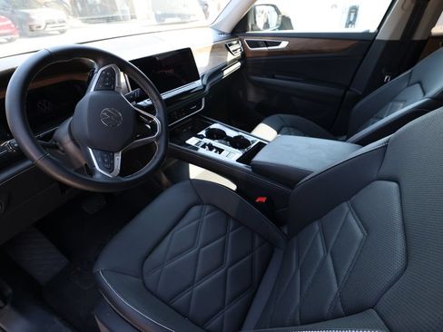 Used 2025 Volkswagen Atlas SE AWD/4WD image 9