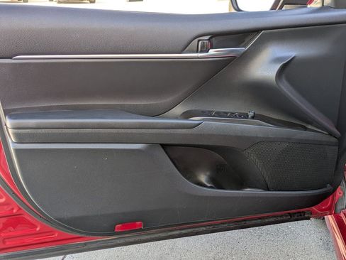 Used 2024 Toyota Camry SE image 10