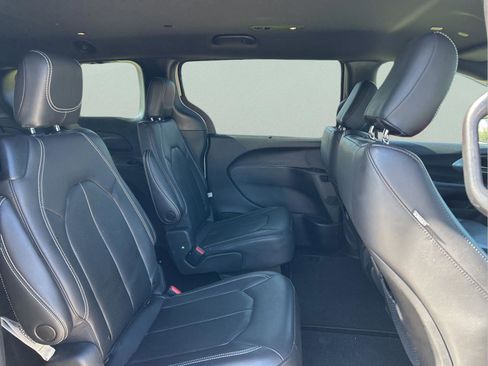 Certified 2021 Chrysler Pacifica Touring-L w/ S Appearance Package image 12