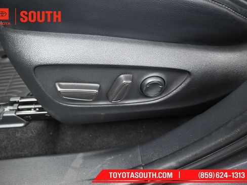 Used 2023 Toyota Highlander XSE AWD/4WD image 24