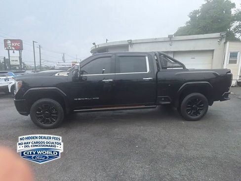 Used 2021 GMC Sierra 2500 Denali w/ Denali Black Diamond Edition AWD/4WD image 2