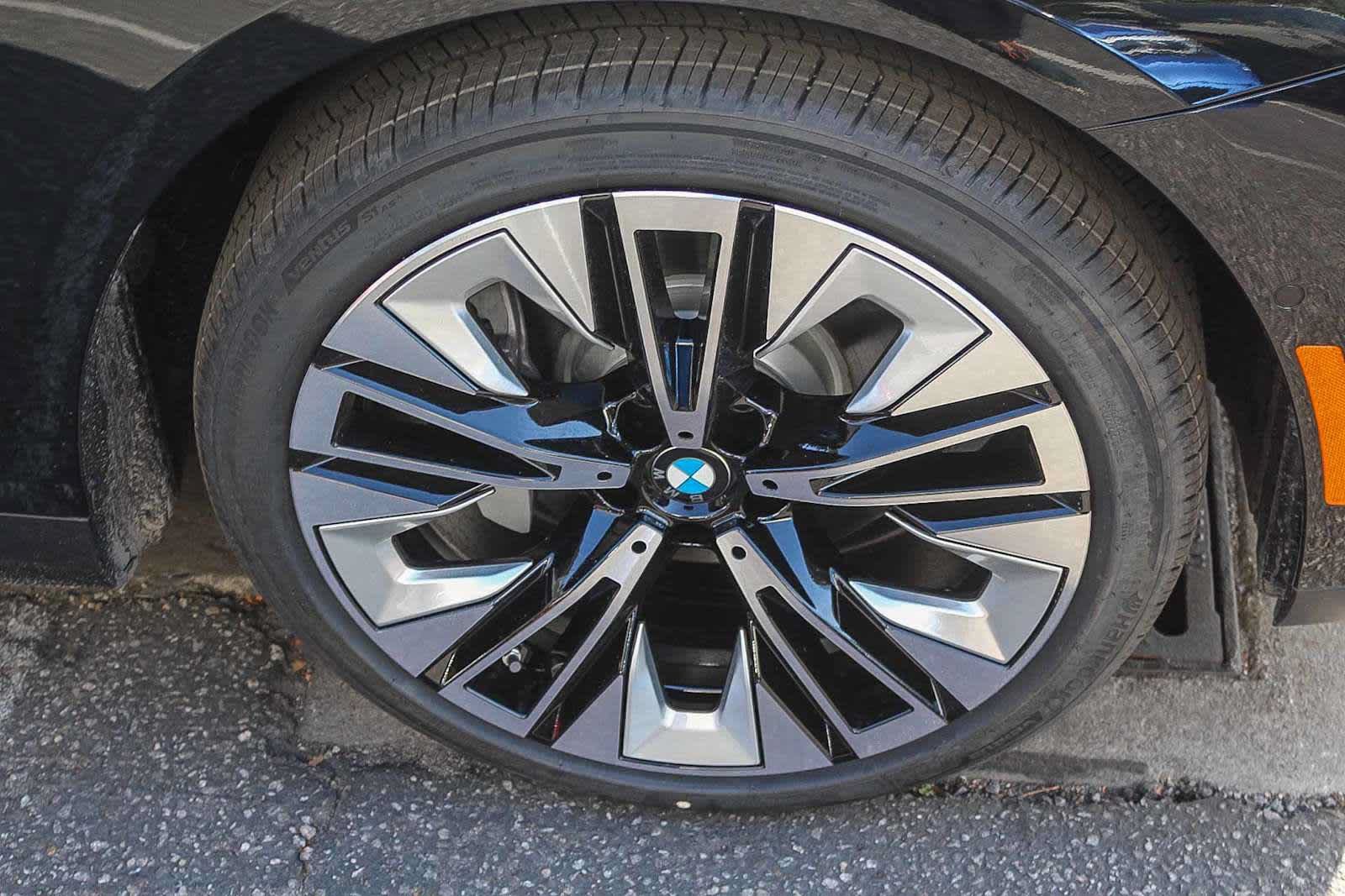 Used 2026 BMW 530i w/ Premium Package RWD image 9