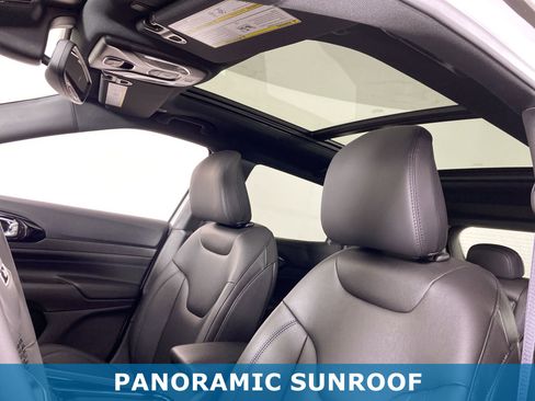 New 2025 Jeep Compass Limited w/ High Altitude Package image 2