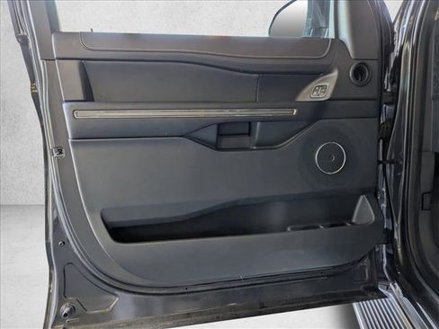 Used 2023 Ford Expedition XLT image 14