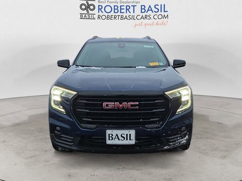 Used 2022 GMC Terrain SLT w/ Elevation Edition image 8