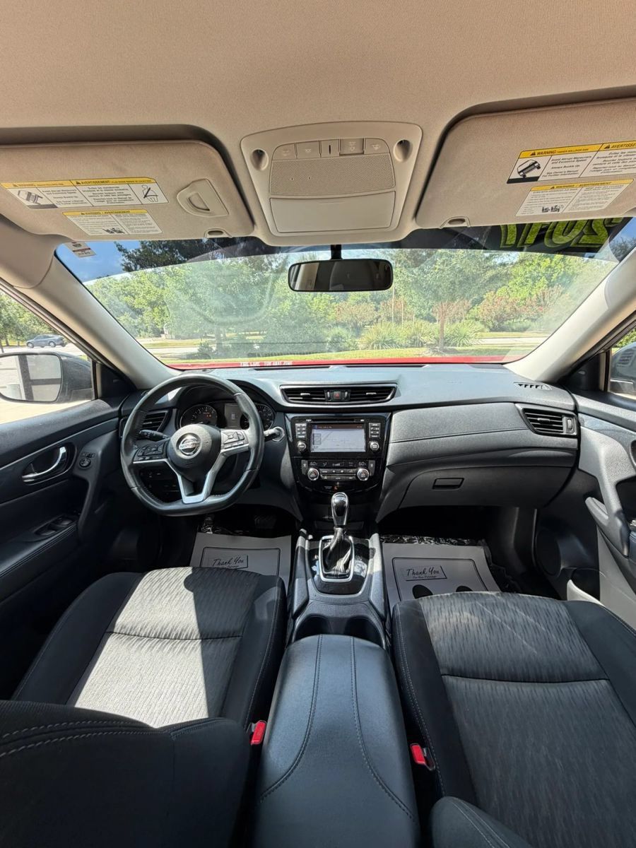 Used 2017 Nissan Rogue SV w/ SV Premium Package FWD image 10