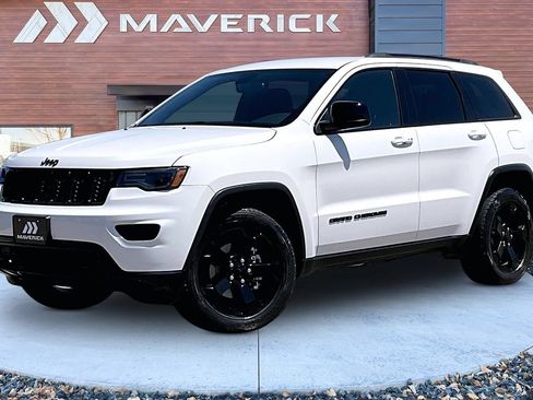 Used 2020 Jeep Grand Cherokee Laredo AWD/4WD image 3