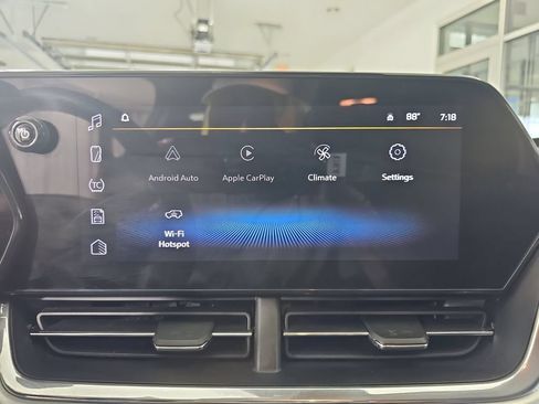 Used 2025 Chevrolet Trax LT w/ Driver Confidence Package FWD image 26