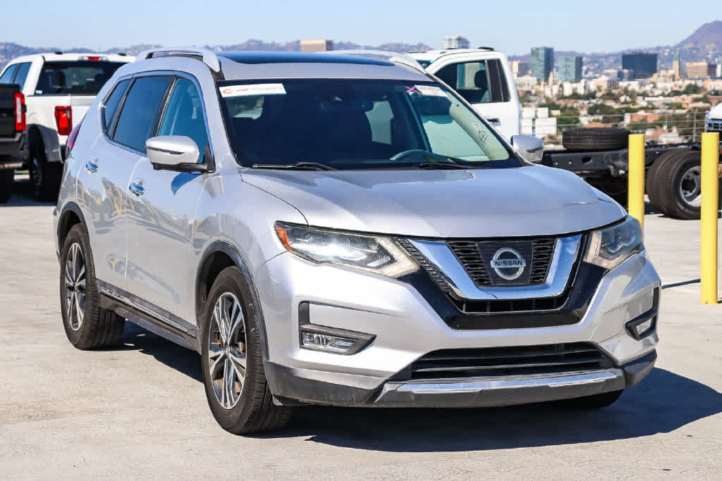 Used 2017 Nissan Rogue SL w/ SL Premium Package FWD image 3