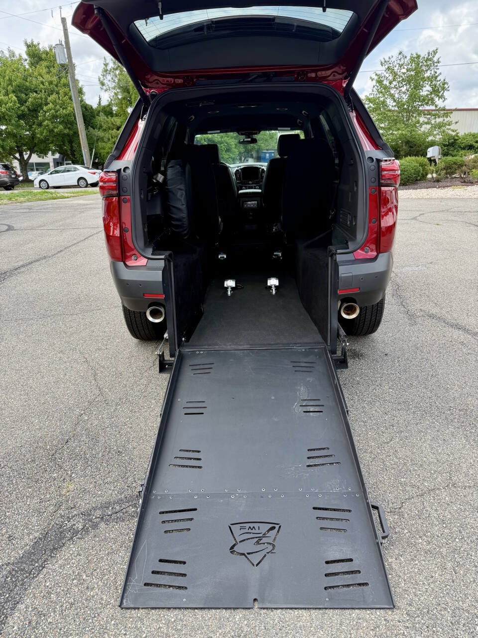 Used 2022 Chevrolet Traverse LT FWD image 4