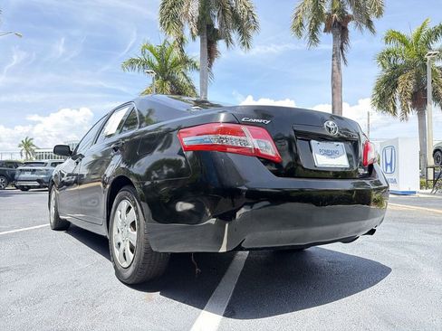 Used 2010 Toyota Camry LE FWD image 19