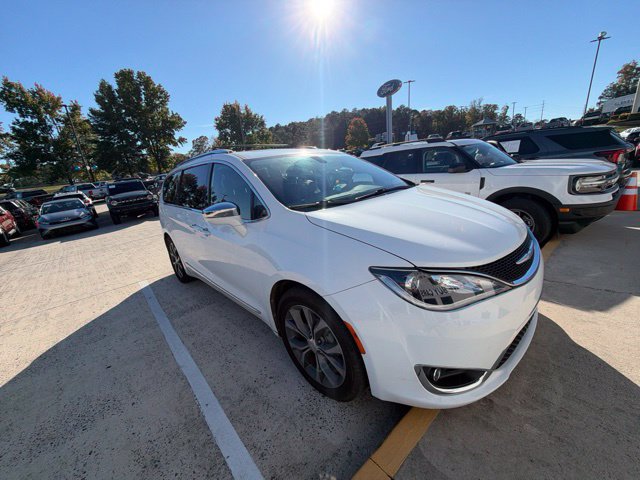 Used 2017 Chrysler Pacifica Limited FWD image 11