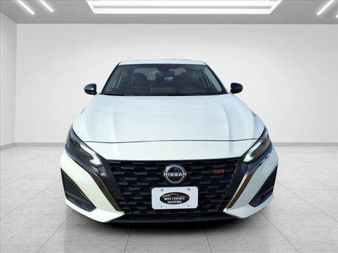 Used 2024 Nissan Altima 2.5 SR AWD/4WD image 3