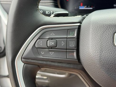 Used 2024 Jeep Grand Cherokee Altitude RWD image 16