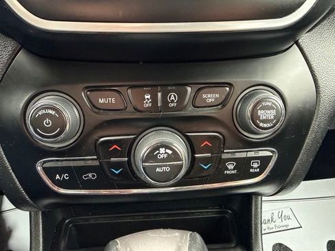 Certified 2022 Jeep Cherokee Latitude Lux AWD/4WD image 21