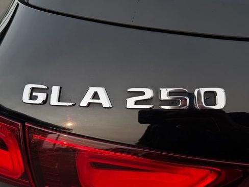 Used 2021 Mercedes-Benz GLA 250 4MATIC image 9