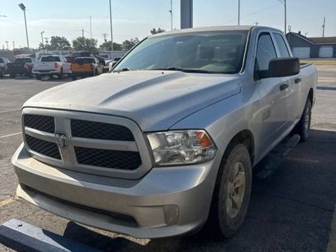 Used 2018 RAM 1500 Express RWD image 2