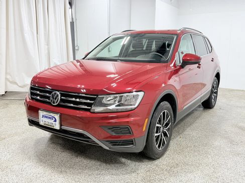 Used 2021 Volkswagen Tiguan SE w/ Panoramic Sunroof Package image 3