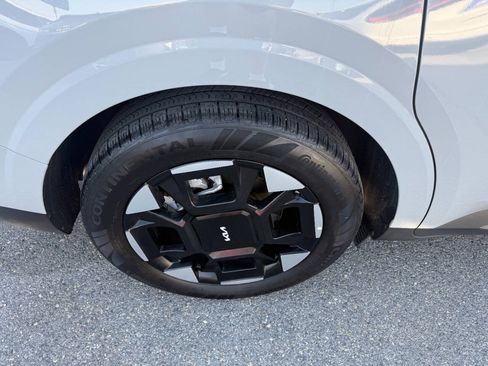 Used 2025 Kia Carnival EX FWD image 15