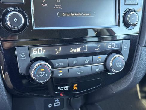 Used 2019 Nissan Rogue SV image 14