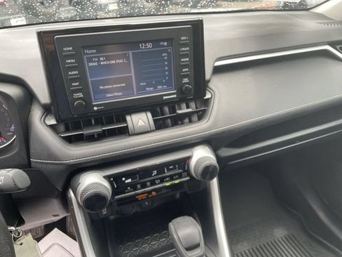 Used 2021 Toyota RAV4 LE FWD image 19
