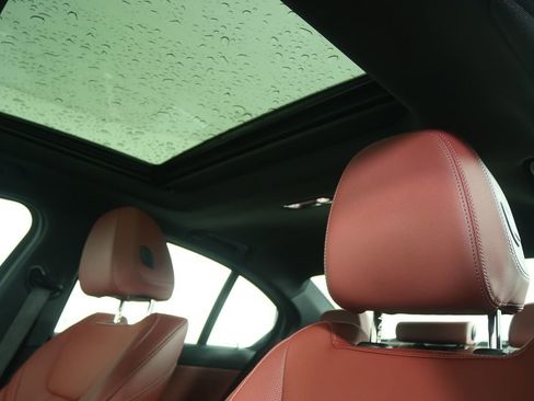 Used 2025 BMW 330i Sedan image 12