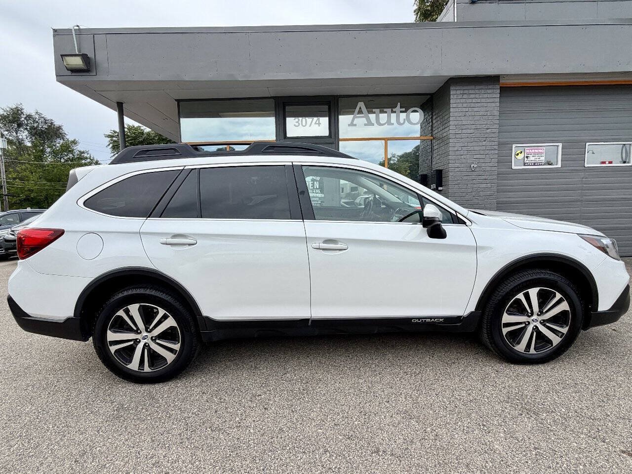 Used 2019 Subaru Outback 2.5i Limited AWD/4WD image 2