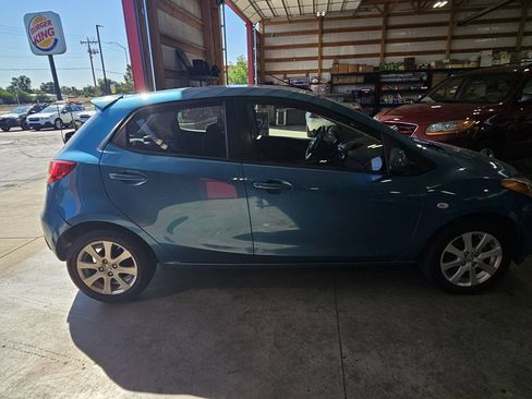 Used 2011 MAZDA MAZDA2 Touring FWD image 9