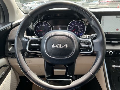 Used 2024 Kia Carnival EX FWD image 18