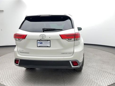 Used 2018 Toyota Highlander Limited image 3
