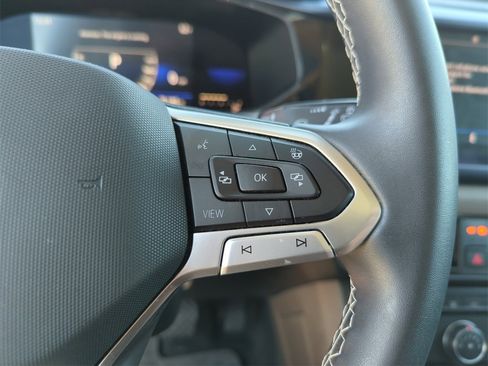 Used 2022 Volkswagen Taos SE w/ Panoramic Sunroof Package image 42