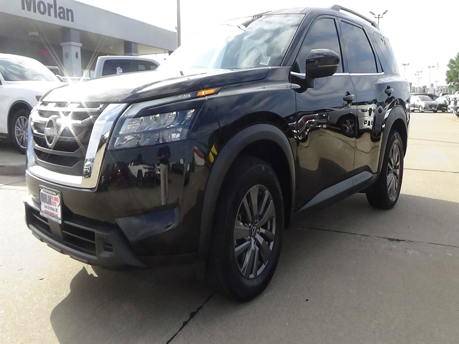 Used 2025 Nissan Pathfinder SV FWD image 2