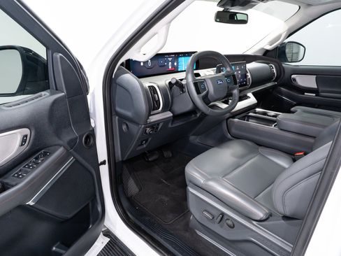 Used 2025 Ford Expedition Active AWD/4WD image 12